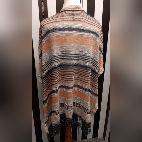 Woven fringed kimono - Picture 2 of 9